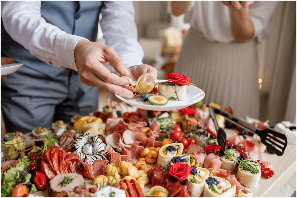 Réussir votre apéritif dînatoire pour 50 personnes : l’art de la réception au traiteur