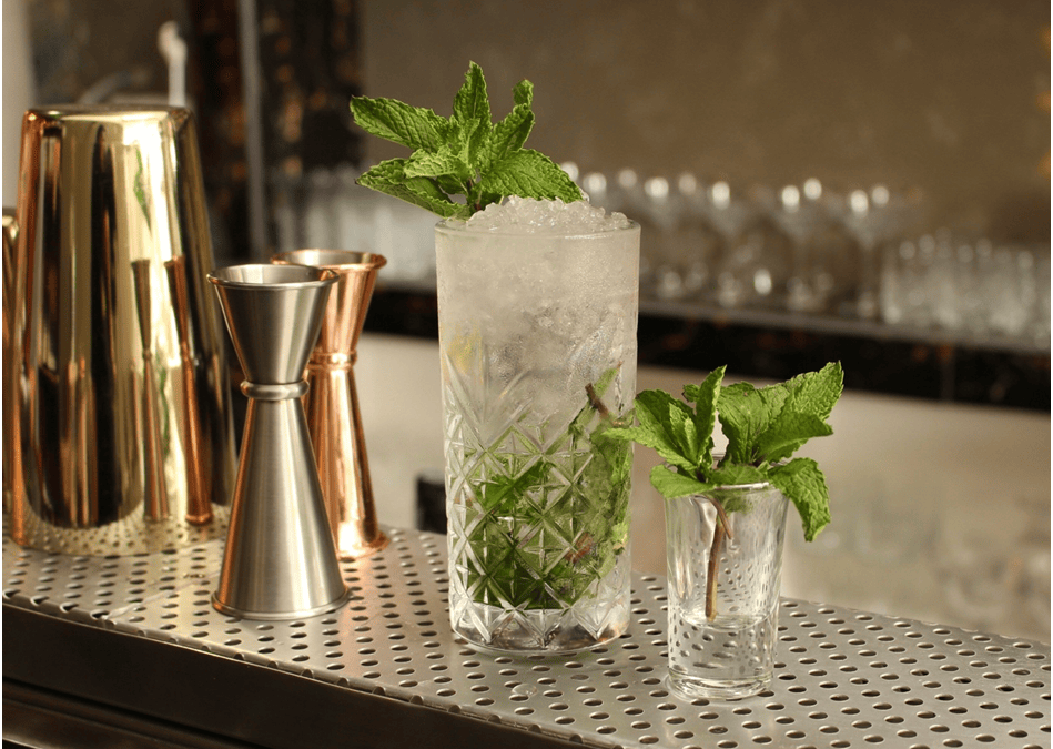 Cocktails dinatoires : des cocktails qui boostent vos événements d’entreprise