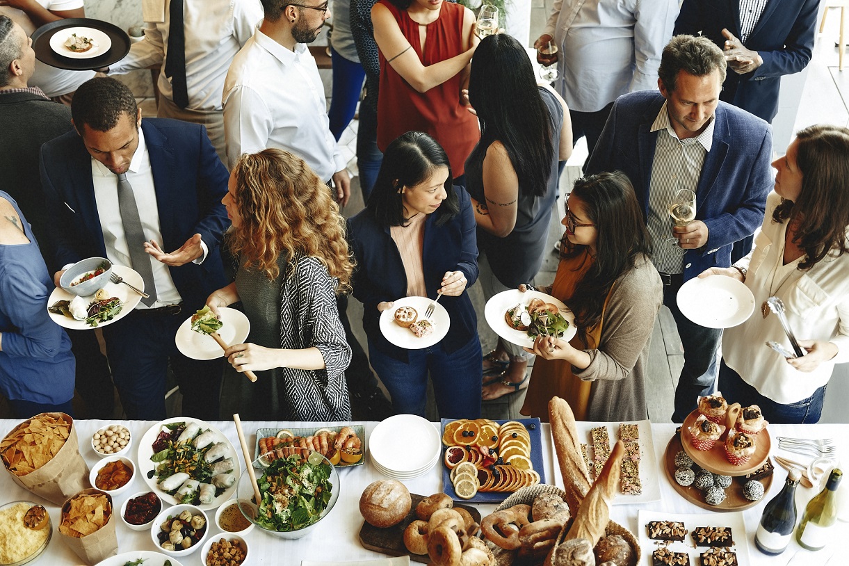 Toutes les étapes pour organiser un apéritif dînatoire convivial et réussi